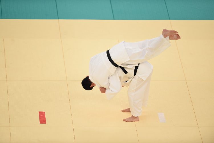 皇马双星闪耀圣马梅斯！库尔图瓦姆巴佩演绎不可阻挡与不可动摇